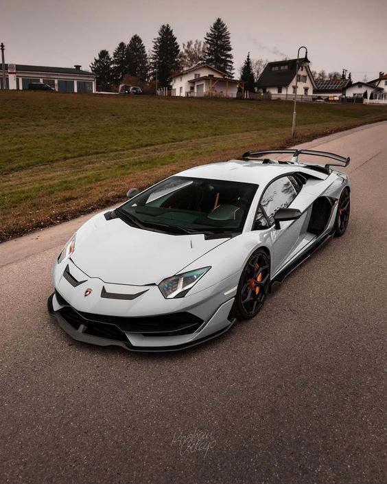 Lamborghini Aventador SVJ